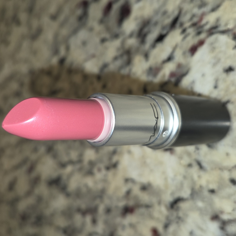 NEW MAC Cosmetics Original Packaging Satin Lipstick in BRAVE 802